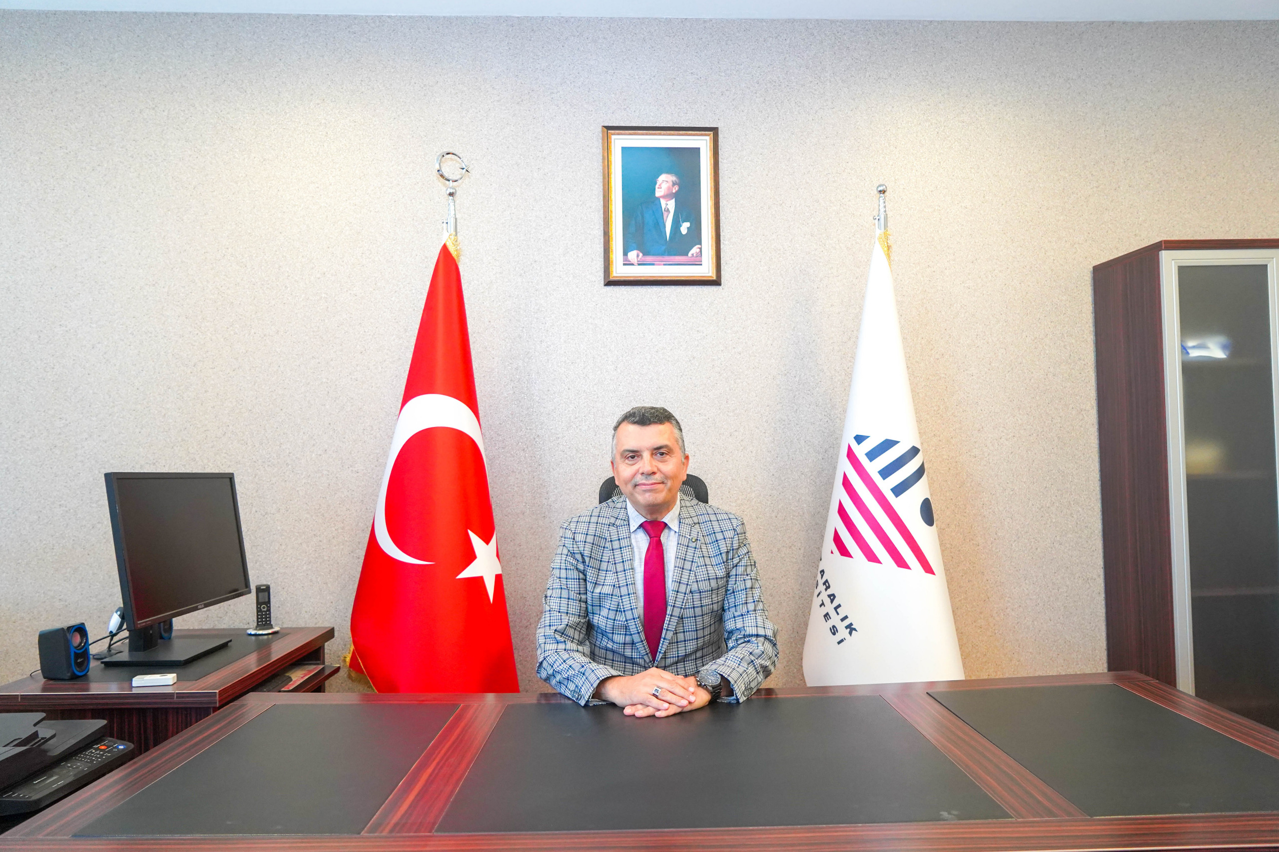 Metin AKİS